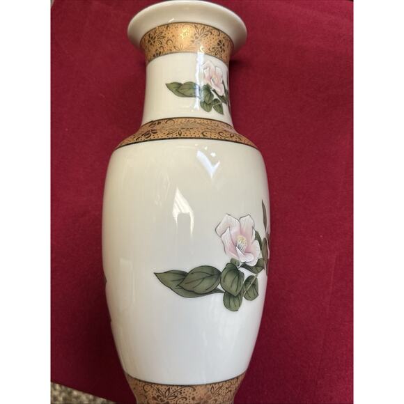 Rare Mid-Century Japan Porcelain Floral Vase Hand painted Birds & Magnolia, 10”H - Picture 3 of 9